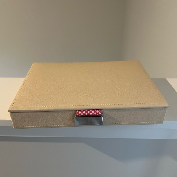 Elegant Tan Jewelry Organizer - Picture 1 of 3